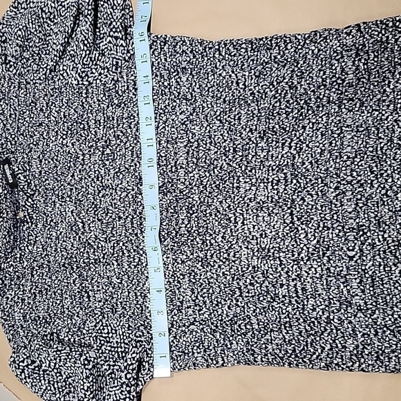 Express Printed Smocked Top, Size M, NEW with Tags, Black White, Gray - Picture 6 of 9